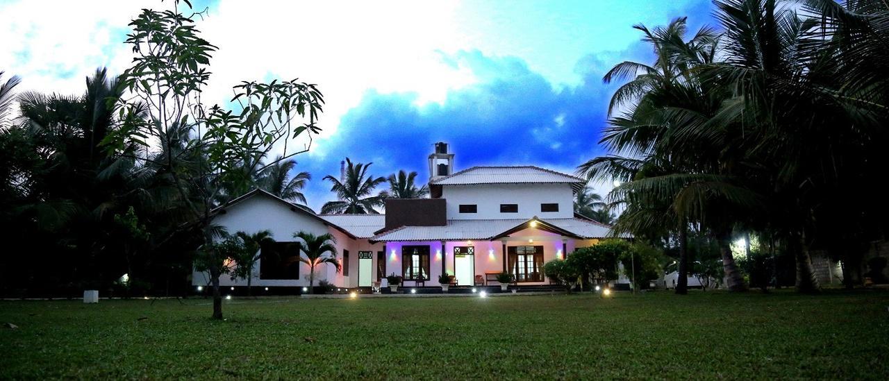 Grand Hilton Hotel Negombo Exteriér fotografie